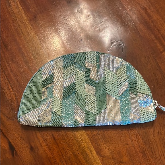 Antik Kraft | Green Beaded Clutch with Tassel - Picture 6 of 10